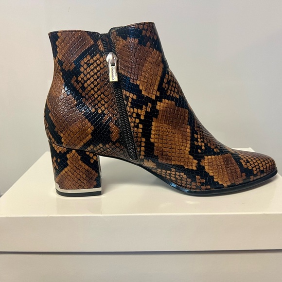 Calvin Klein Women Snake Print Boots Brand New - Picture 3 of 11